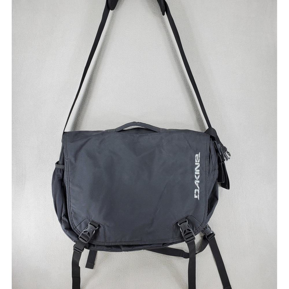 Dakine Messenger Bag Black Padded Laptop Sleeve‎ Adjustable Strap Travel Utility